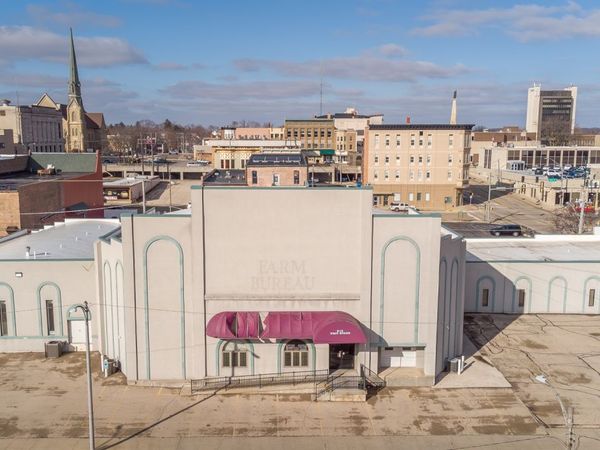 210 W Spring Street, Freeport, IL 61032