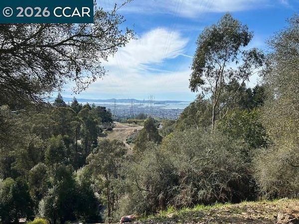 6201 Skyline Blvd, Oakland, CA 94611
