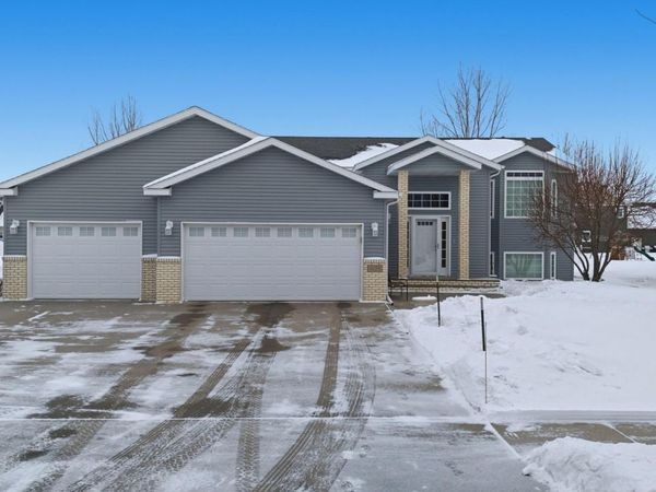 4238 43rd Avenue S, Fargo, ND 58104