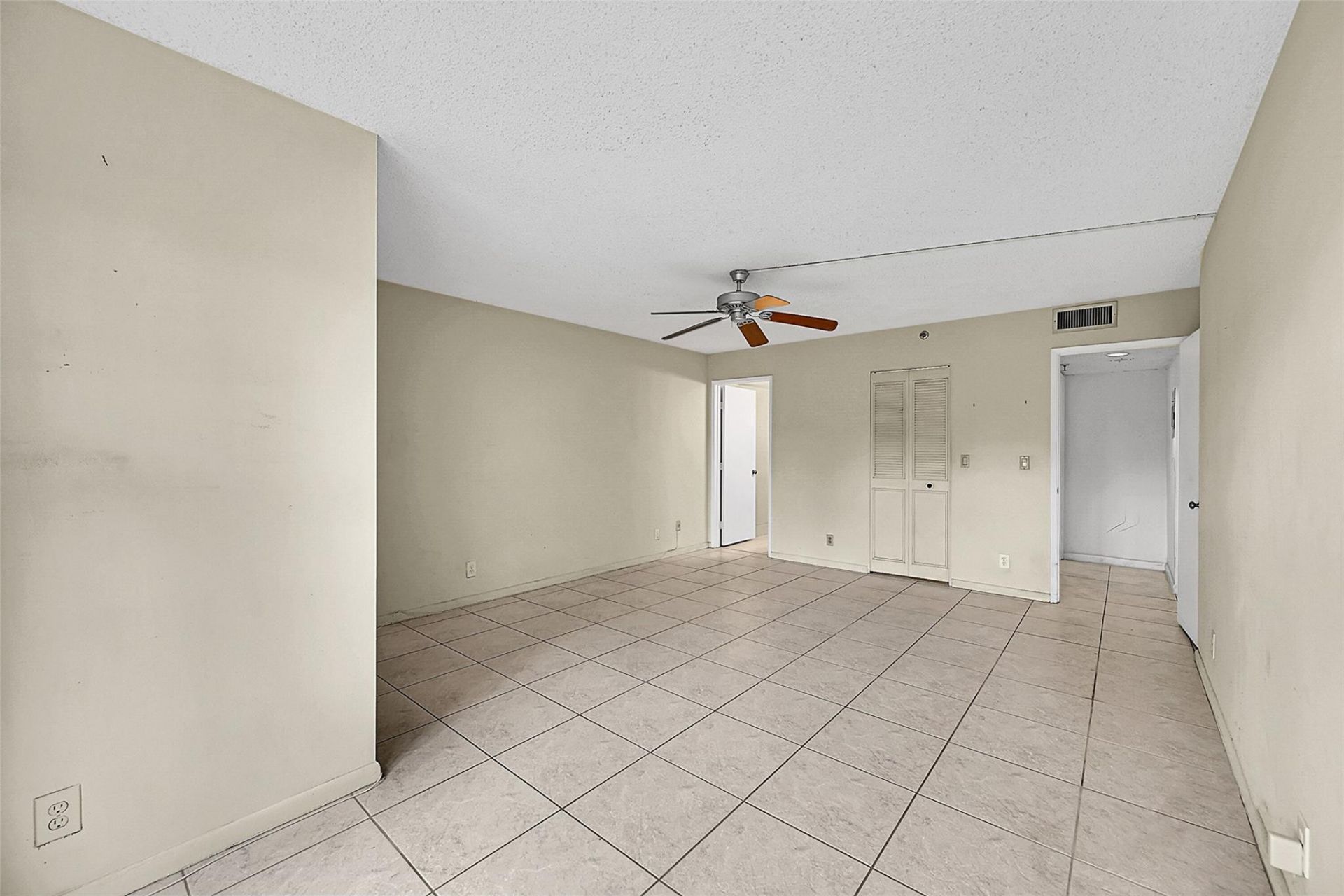 2206 S Cypress Bend Drive, Unit 102, Pompano Beach, FL 33069 Photo