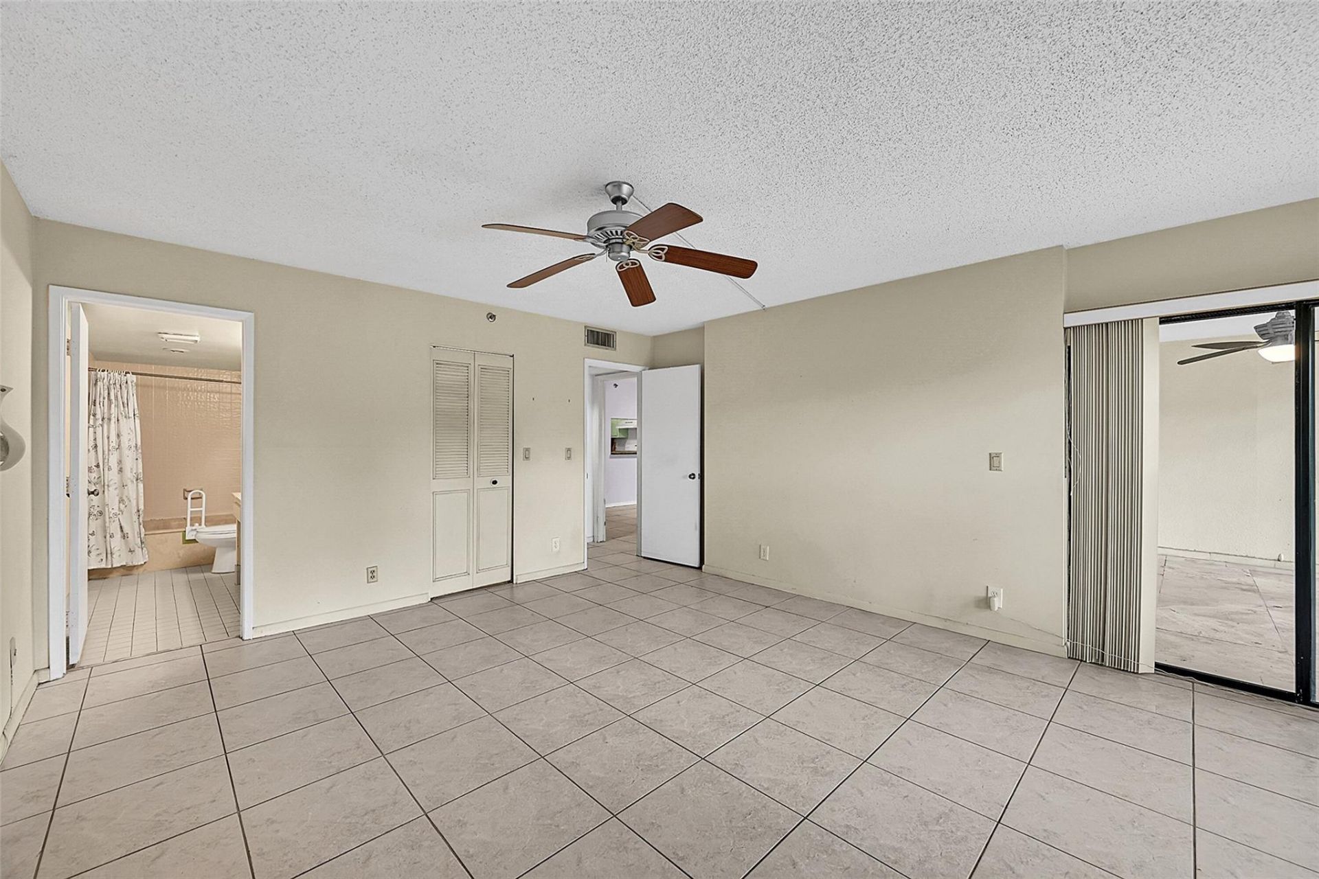 2206 S Cypress Bend Drive, Unit 102, Pompano Beach, FL 33069 Photo
