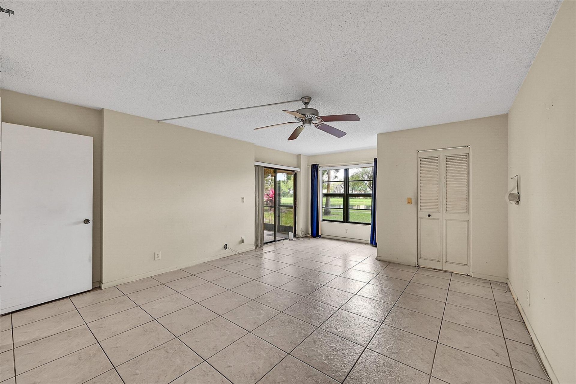 2206 S Cypress Bend Drive, Unit 102, Pompano Beach, FL 33069 Photo