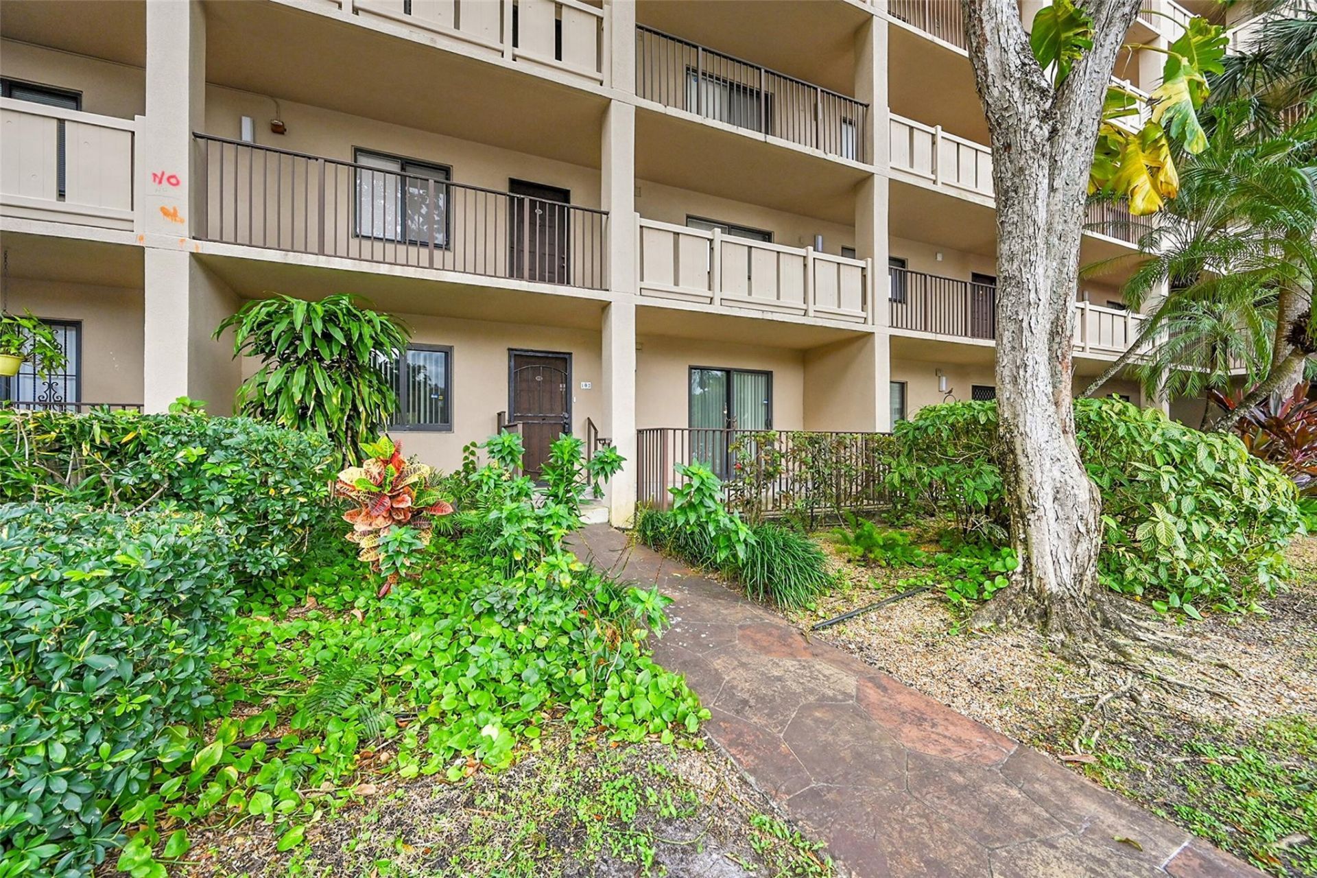 2206 S Cypress Bend Drive, Unit 102, Pompano Beach, FL 33069 Photo
