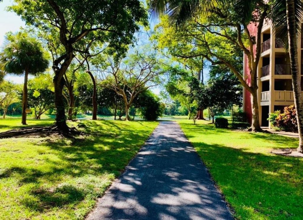 2206 S Cypress Bend Drive, Unit 102, Pompano Beach, FL 33069 Photo