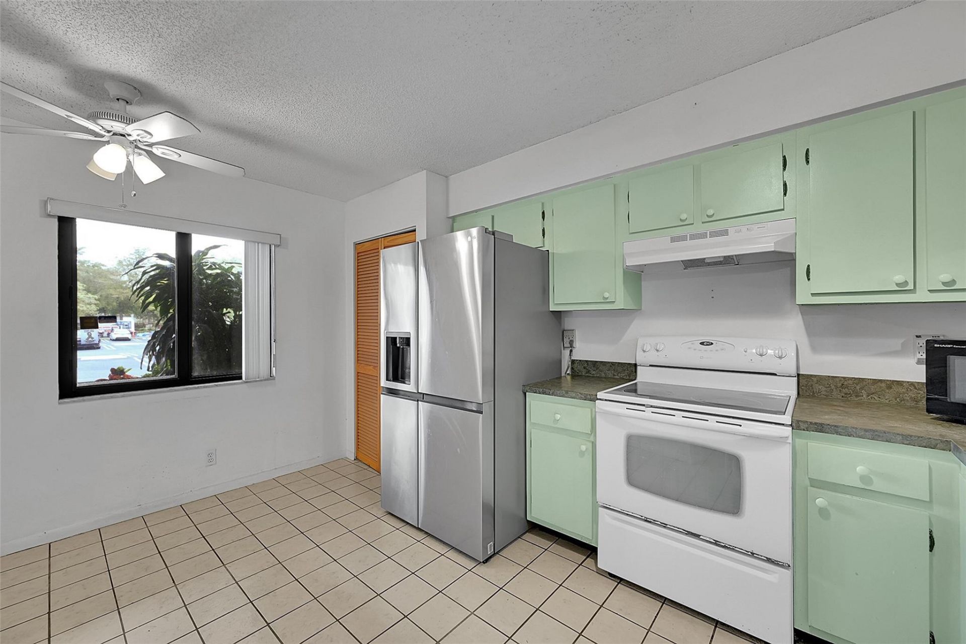 2206 S Cypress Bend Drive, Unit 102, Pompano Beach, FL 33069 Photo