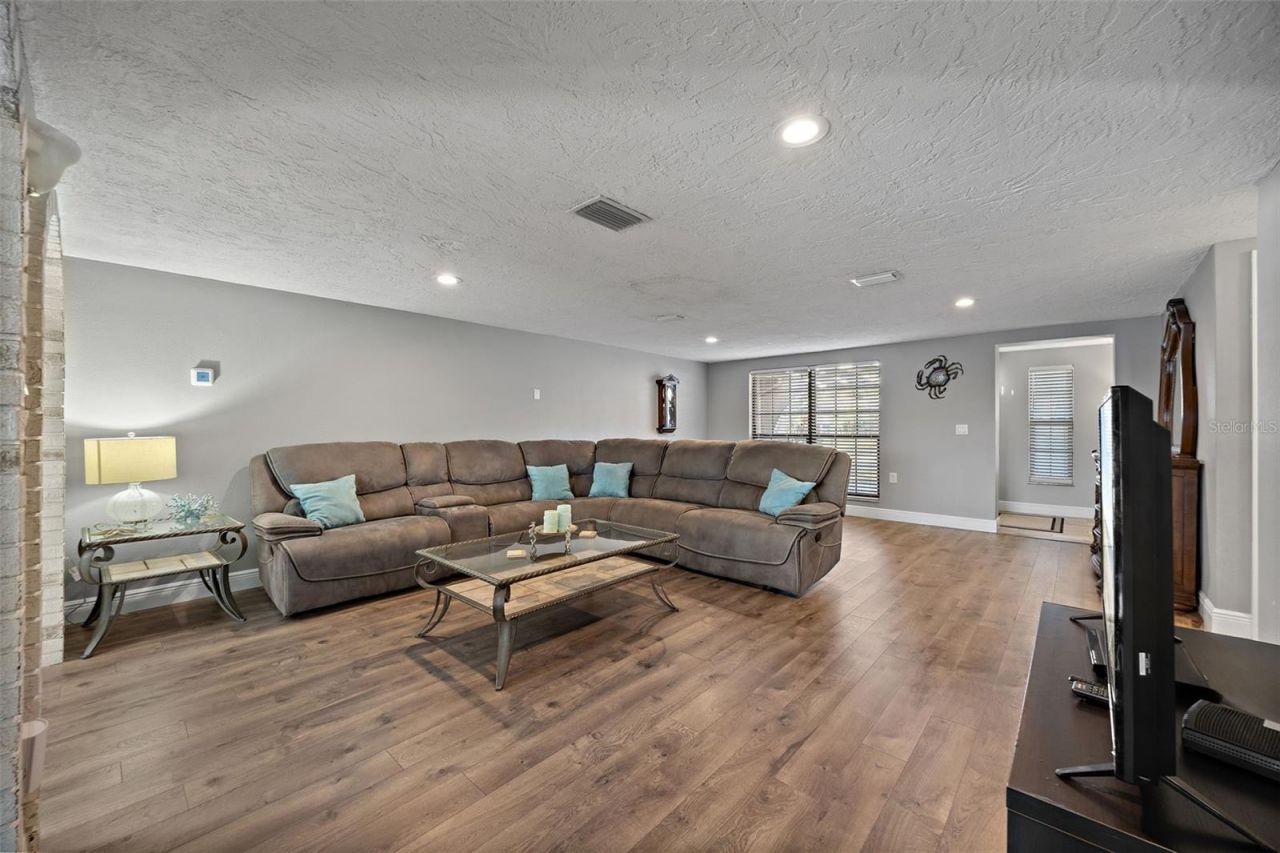 5702 Riddle Road, Holiday, FL 34690 Photo