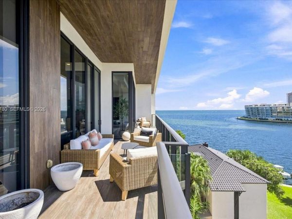 3581 E Glencoe St, Unit 605, Coconut Grove, FL 33133