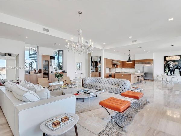 3581 E Glencoe St, Unit 605, Coconut Grove, FL 33133