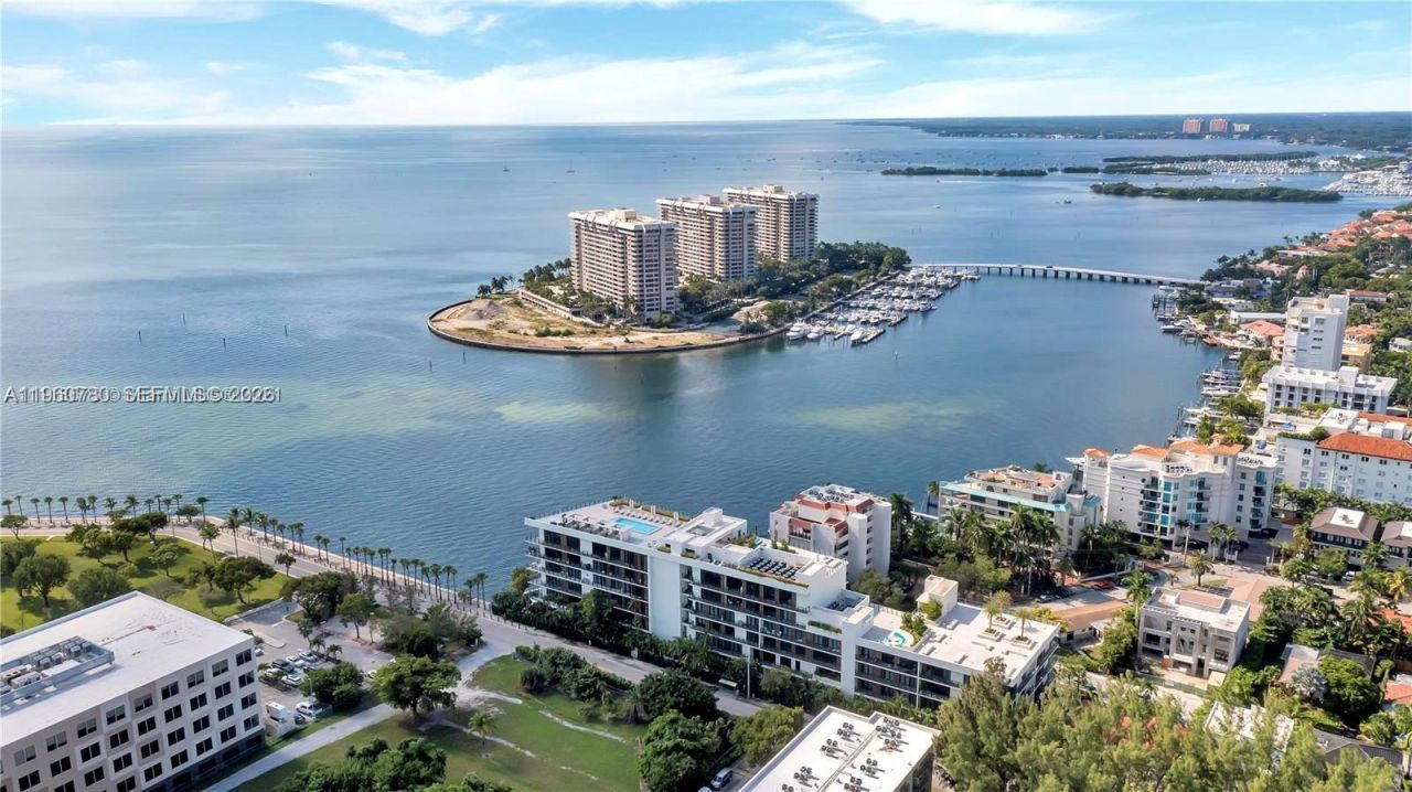 3581 E Glencoe St, Unit 605, Coconut Grove, FL 33133 Photo