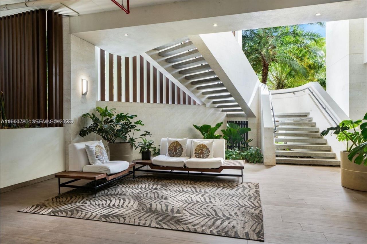 3581 E Glencoe St, Unit 605, Coconut Grove, FL 33133 Photo