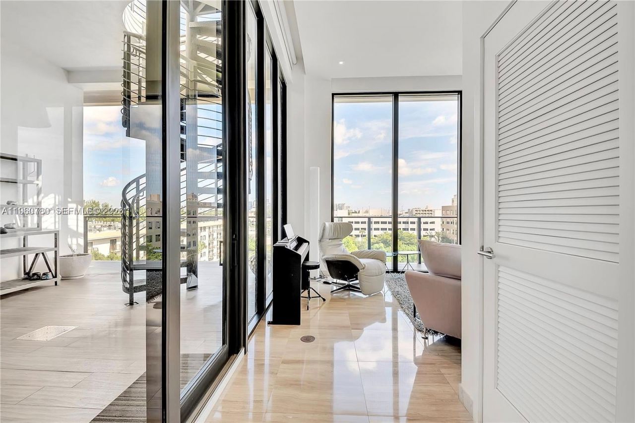 3581 E Glencoe St, Unit 605, Coconut Grove, FL 33133 Photo
