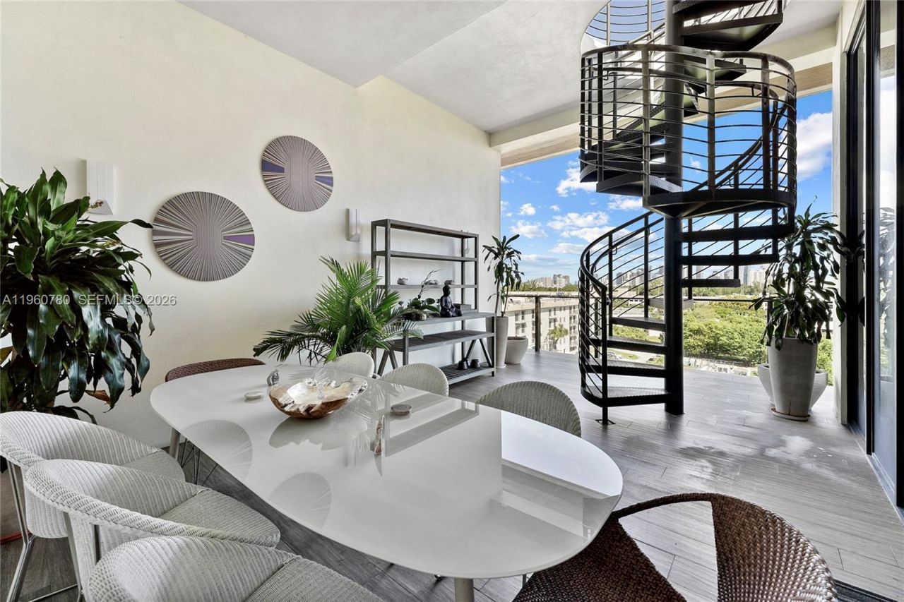 3581 E Glencoe St, Unit 605, Coconut Grove, FL 33133 Photo