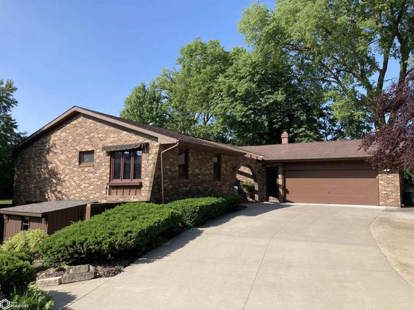 1 Golf Court, Burlington, IA 52601