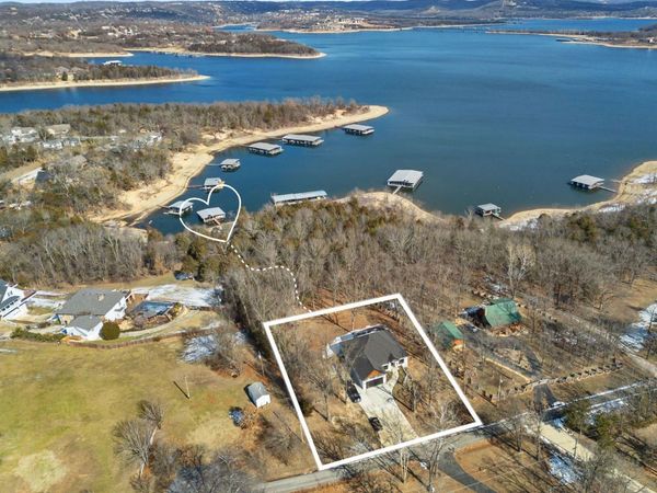 789 Breezy Point Lane, Kimberling City, MO 65686