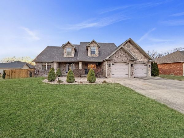 1835 Magnolia Drive , Lebanon, MO 65536