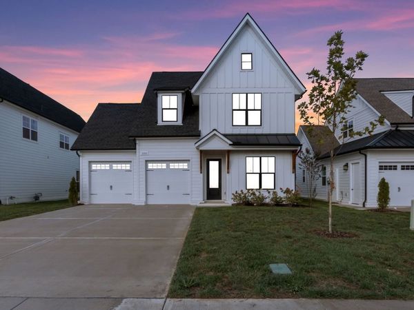 5900 Willoughby Way, Murfreesboro, TN 37129
