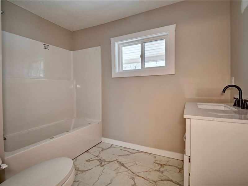 2404 Lowden Street NW, Dover, OH 44622 Photo 12