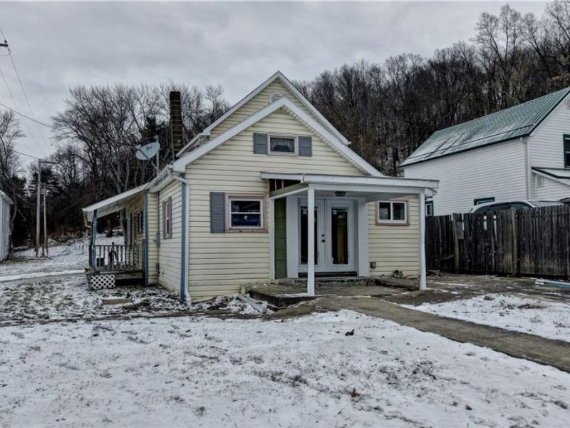 2404 Lowden Street NW, Dover, OH 44622 Photo 2