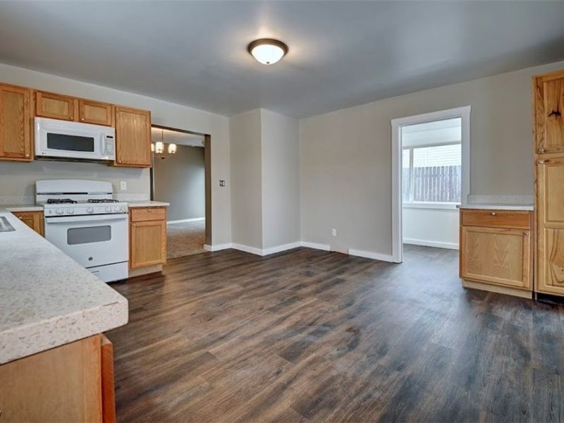 2404 Lowden Street NW, Dover, OH 44622 Photo 5