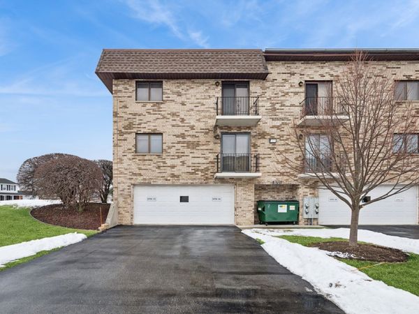 15701 Foxbend Court, Unit 1N, Orland Park, IL 60462