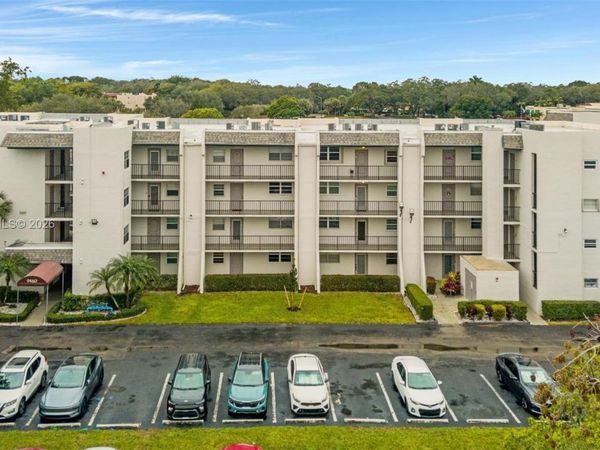 9460 Poinciana Pl , Unit 404, Davie, FL 33324