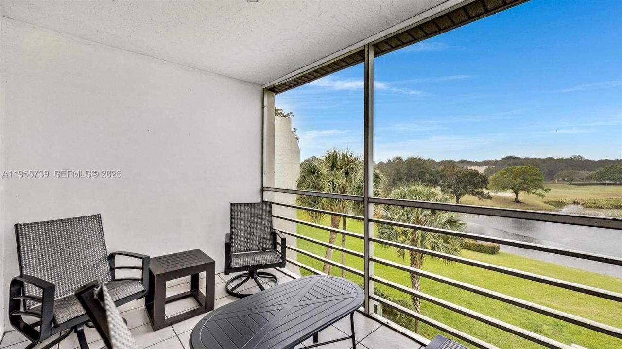 9460 Poinciana Pl , Unit 404, Davie, FL 33324 Photo