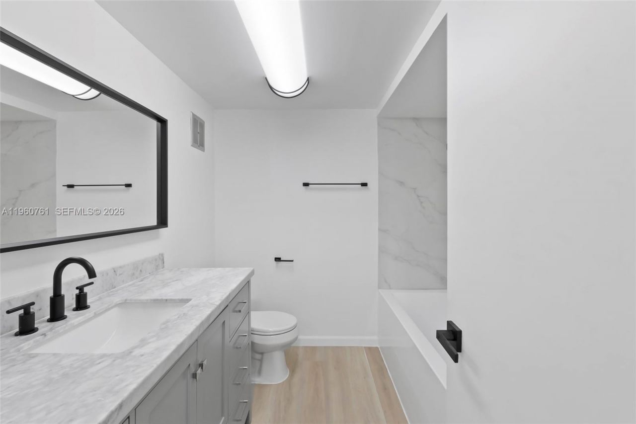 301 Racquet Club Rd , Unit 103, Weston, FL 33326 Photo