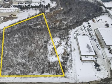 000 Powell Road, Romeo Vlg, MI 48065