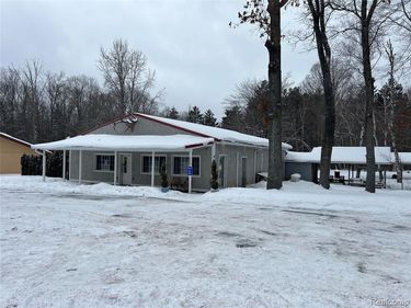 5447 N M 33, Rose City, MI 48654