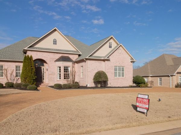 97 WRIGHTS MILL DR, Jackson, TN 38305