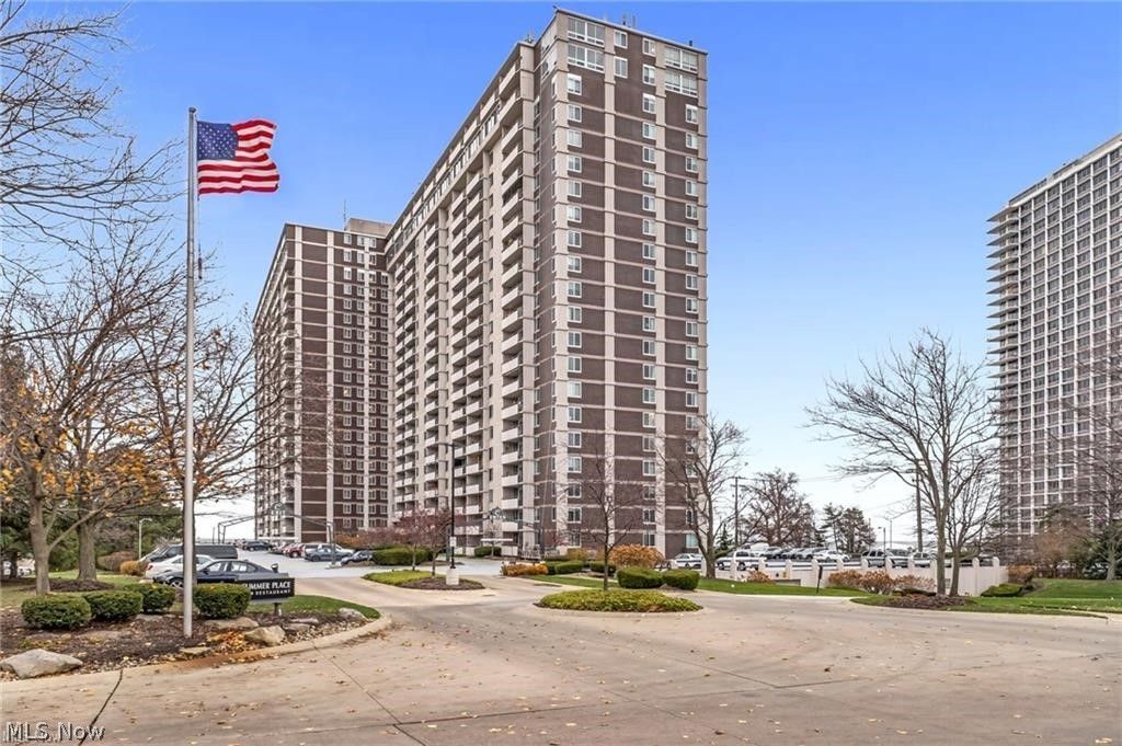 12900 Lake Avenue, Unit 118, Lakewood, OH 44107 Main Photo