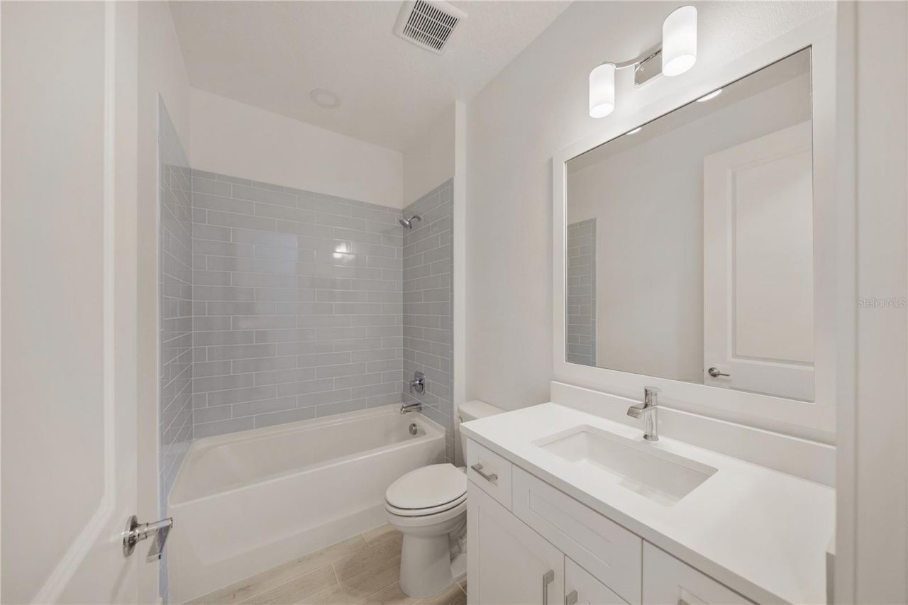9533 Lunar Dove Drive, Sarasota, FL 34240 Photo