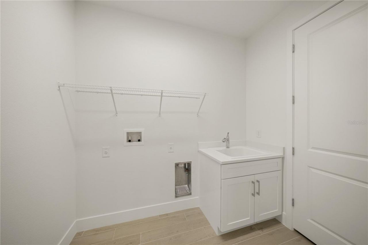 9533 Lunar Dove Drive, Sarasota, FL 34240 Photo