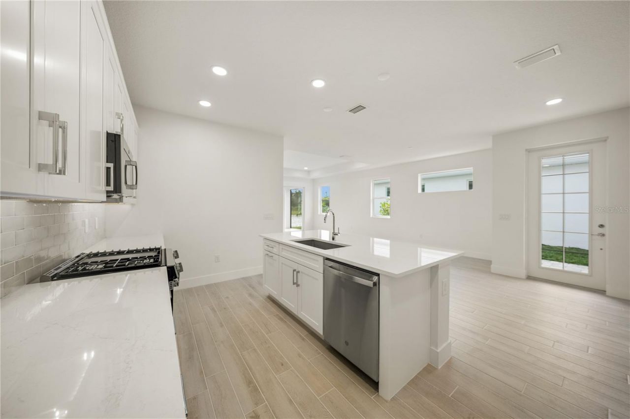 9533 Lunar Dove Drive, Sarasota, FL 34240 Photo
