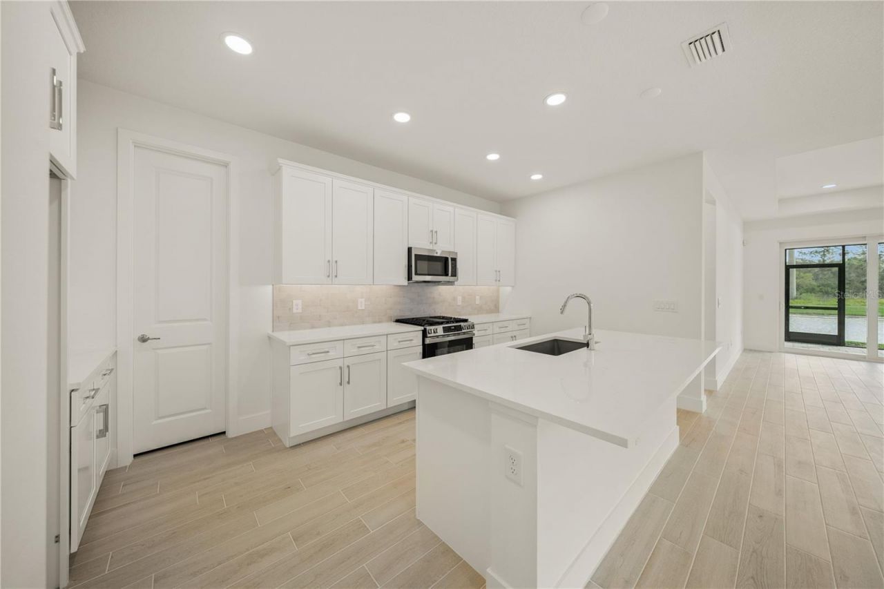 9533 Lunar Dove Drive, Sarasota, FL 34240 Photo