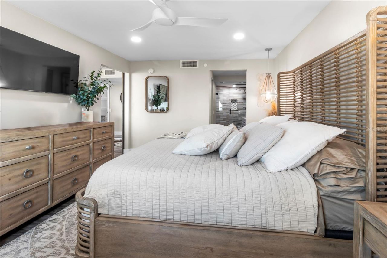 6322 Palma Del Mar Boulevard S, Unit 1106, Saint Petersburg, FL 33715 Photo