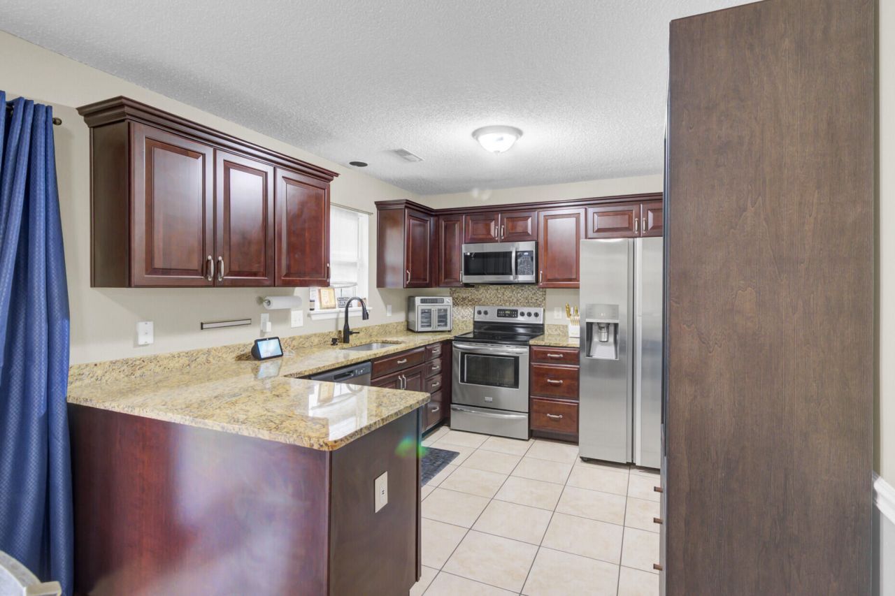 2212 N Sawmill Trace Lane Photo 4