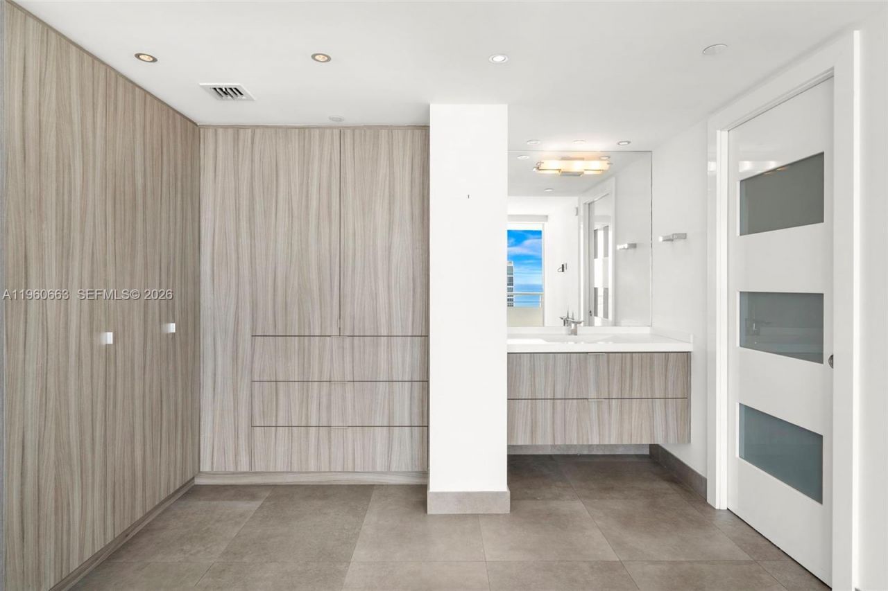 400 S Pointe Dr, Unit 2006, Miami Beach, FL 33139 Photo