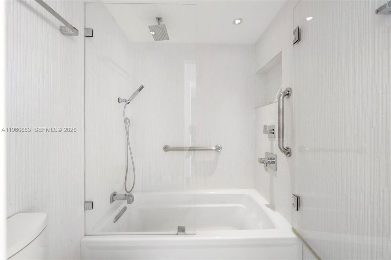 400 S Pointe Dr, Unit 2006, Miami Beach, FL 33139 Photo