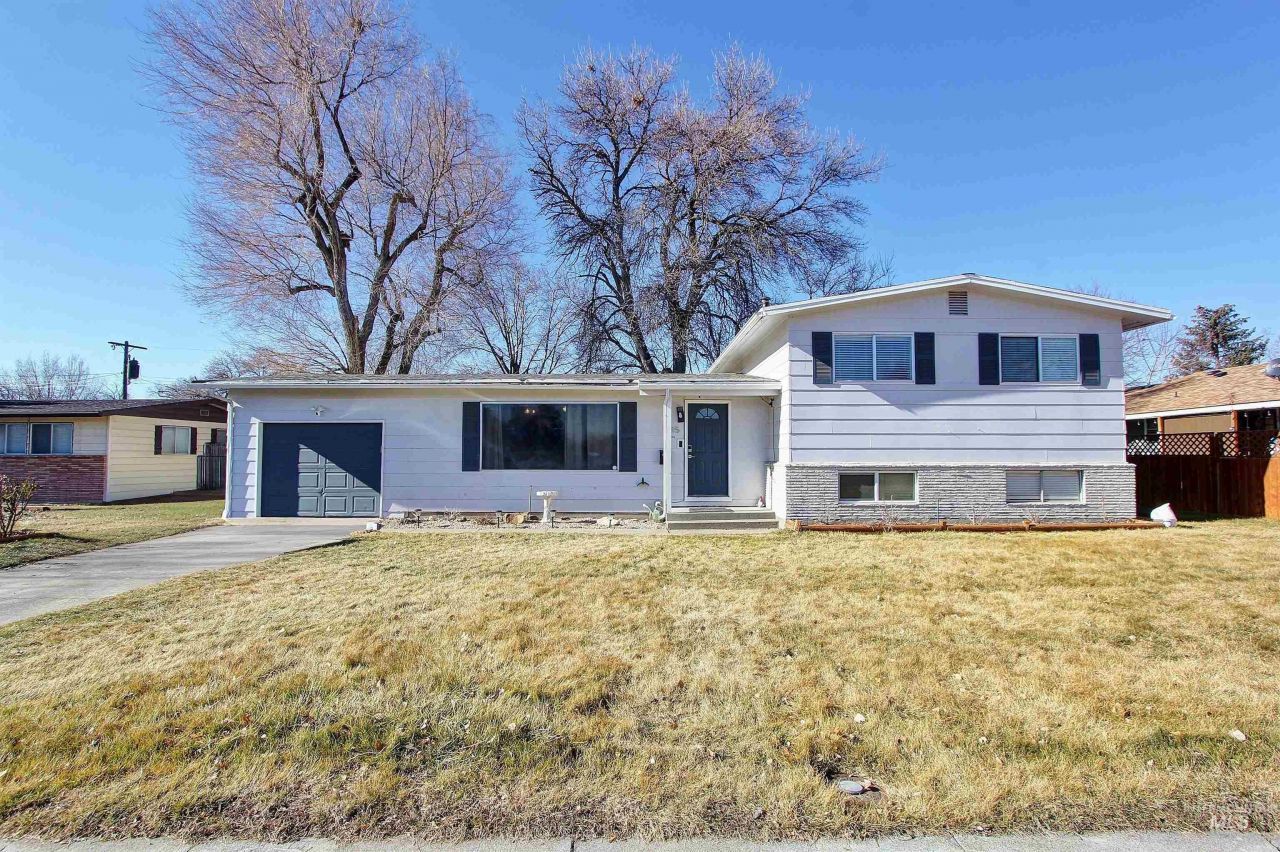 1185 N 6th East St, Mountain Home, ID 83647 Main Photo