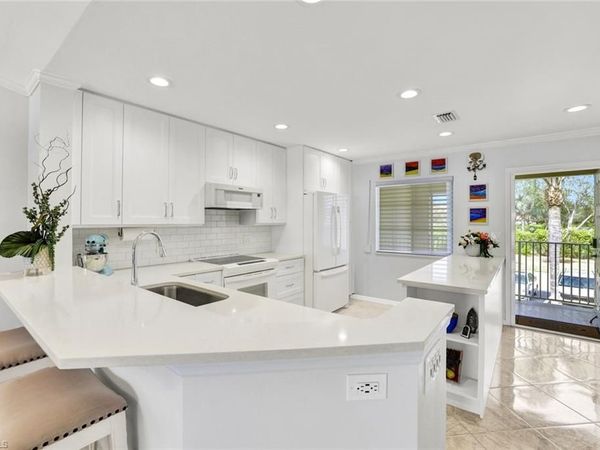 7742 Emerald CIR, Unit V203, NAPLES, FL 34109