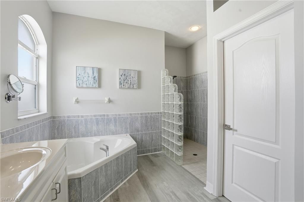 236 NE 14th Ave, Cape Coral, FL 33909 Photo