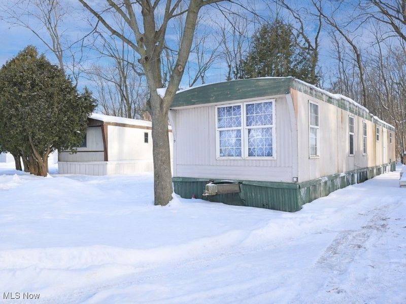 17 Hawaiian Drive, Madison, OH 44057 Photo 1