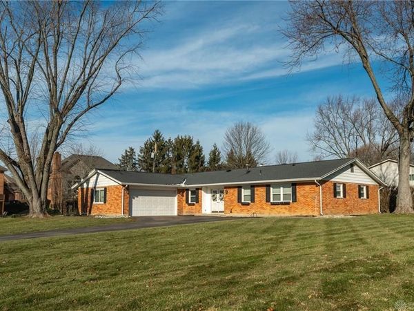 699 Essex Way, Dayton, OH 45429