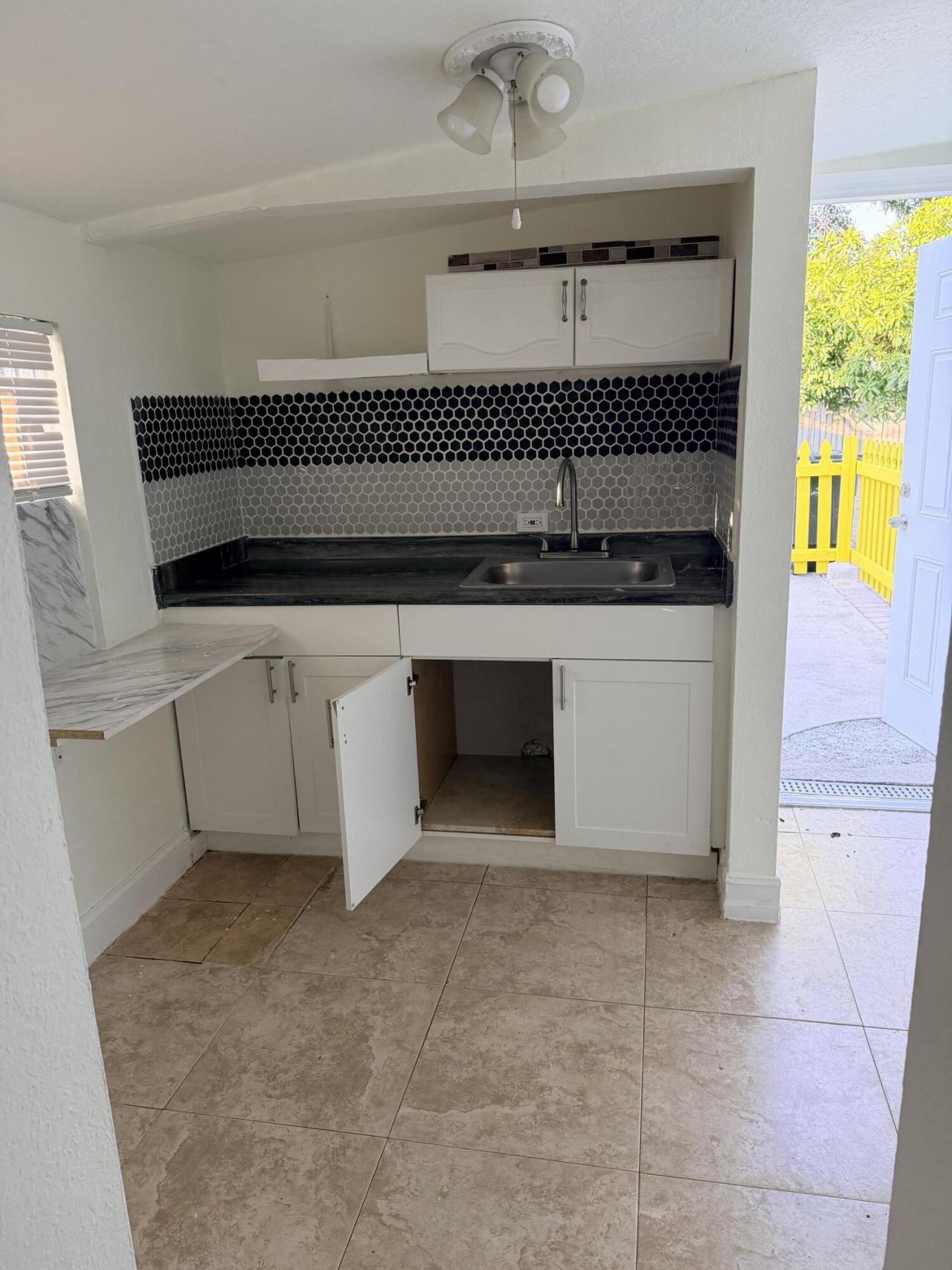 711 Fernwood Drive, West Palm Beach, FL 33405 Photo