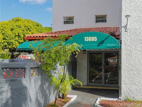 13685 NE 10th Ave, Unit 210, North Miami, FL 33161