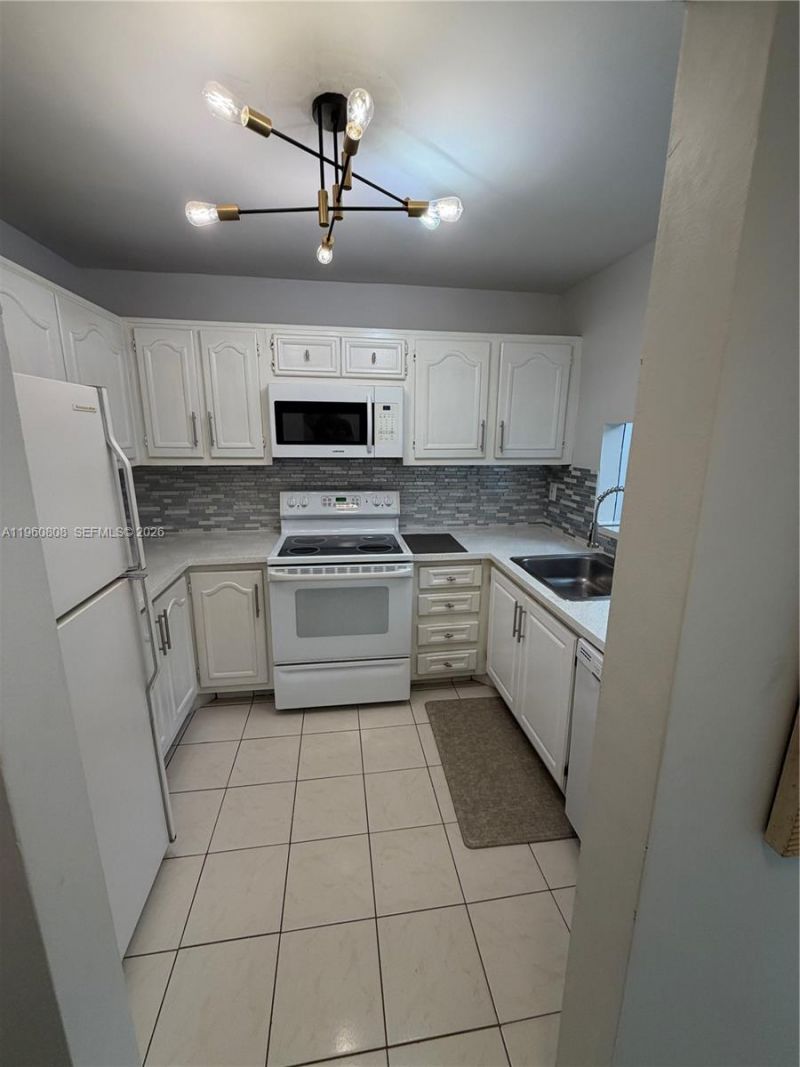 13685 NE 10th Ave, Unit 210, North Miami, FL 33161 Photo