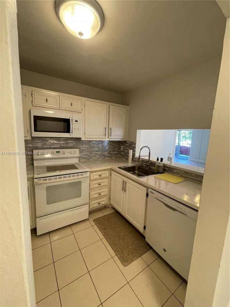 13685 NE 10th Ave, Unit 210, North Miami, FL 33161 Photo