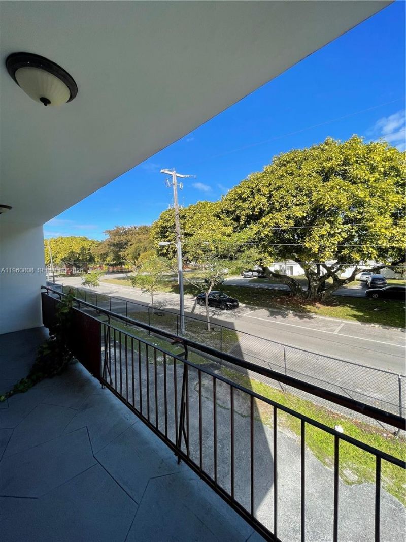 13685 NE 10th Ave, Unit 210, North Miami, FL 33161 Photo