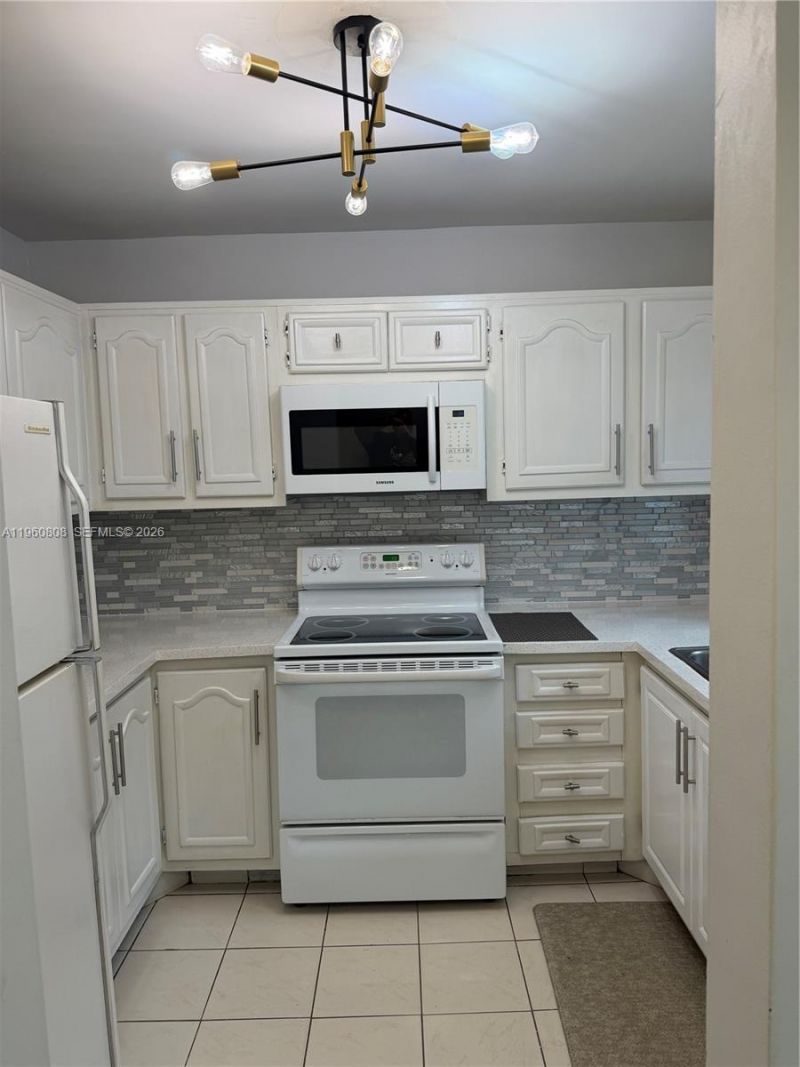 13685 NE 10th Ave, Unit 210, North Miami, FL 33161 Photo